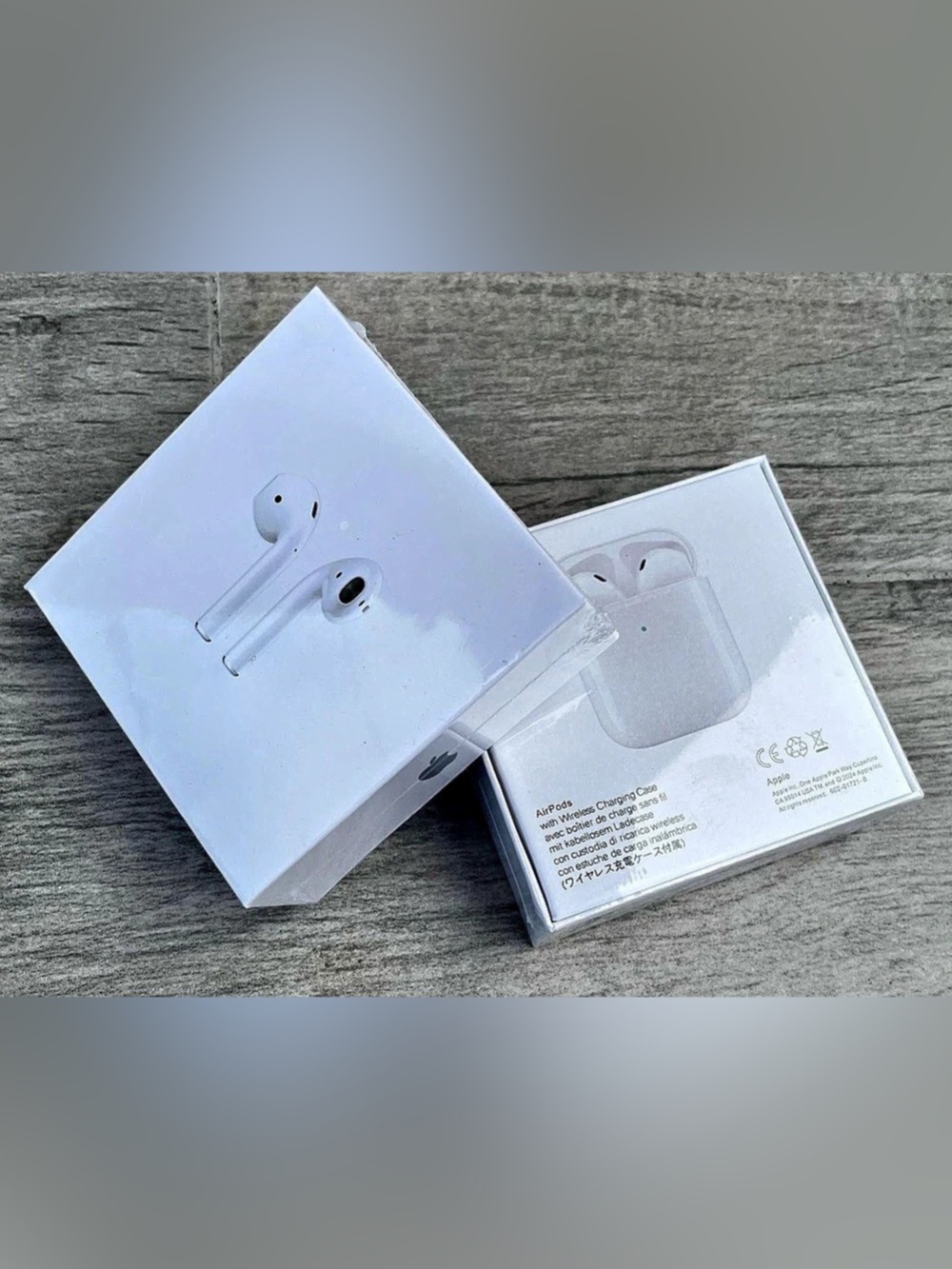Apple AirPods Wireless Earbud Headphones in White NWT